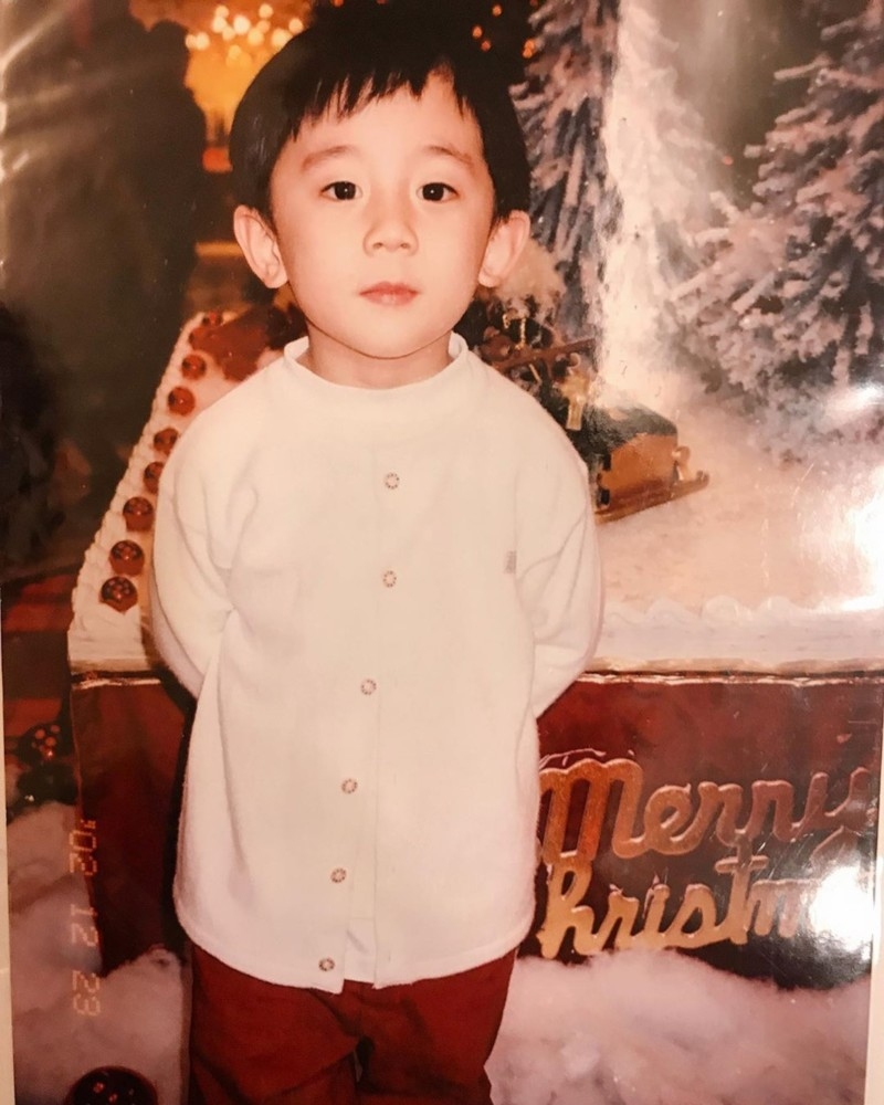 相信不少人都看過人氣最強的Mirror姜濤的所有童年照吧！你最喜歡他那一張童年照呢？