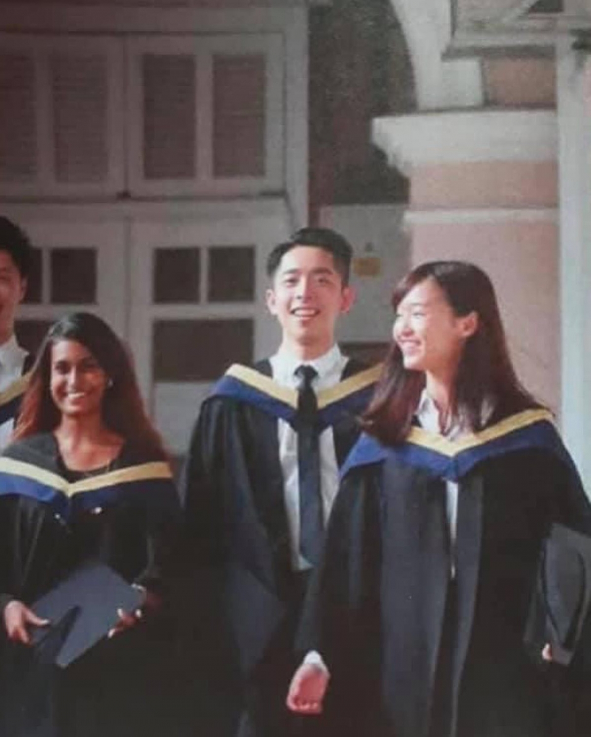 Mirror Edan呂爵安在中學時完全沒有接觸過資訊及通訊科技課,在沒有任何相關的知識下,認為自己修讀時感到很吃力。