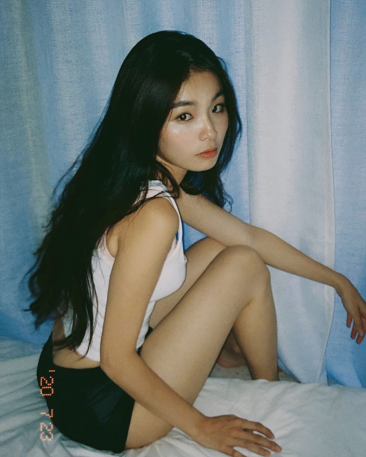 27歲的陳海寧初出道時主力拍MV、電影及港台劇集。她的樣貌雖然被指不是最美,但卻有著復古靦腆的氣質