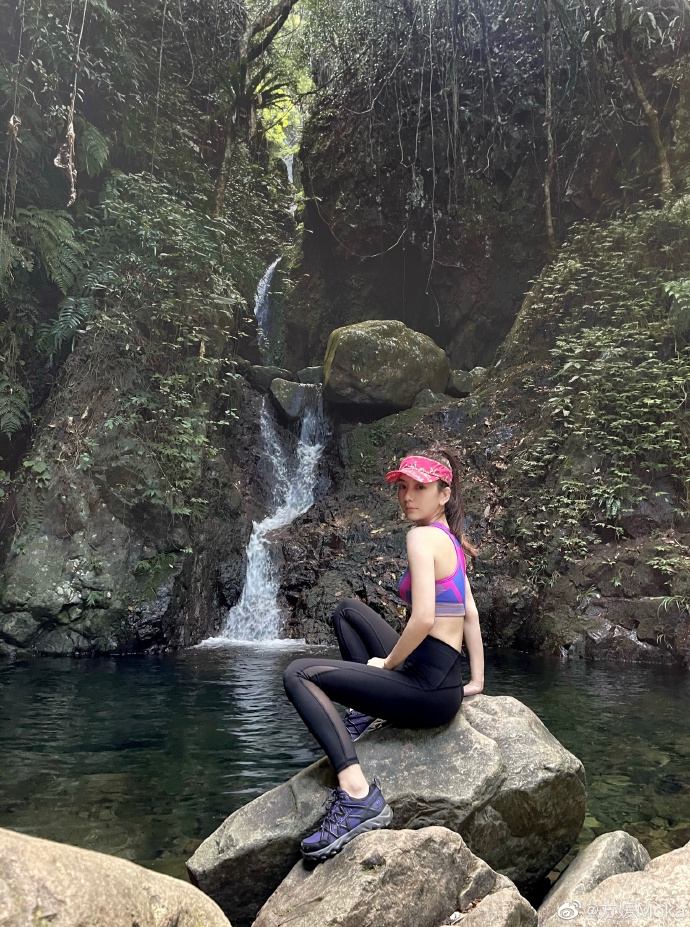 城嫂方媛除了擁有標緻的五官,傲人的身材