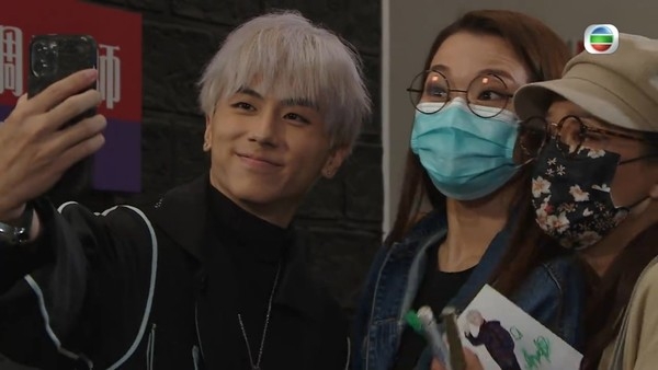 丘梓謙（Adrien）雖然今年已經27歲，但也在戲外表示有曾參考韓國偶像的小鮮肉形象，更自認是向姜濤致敬，亦預計到自己會被圍插！