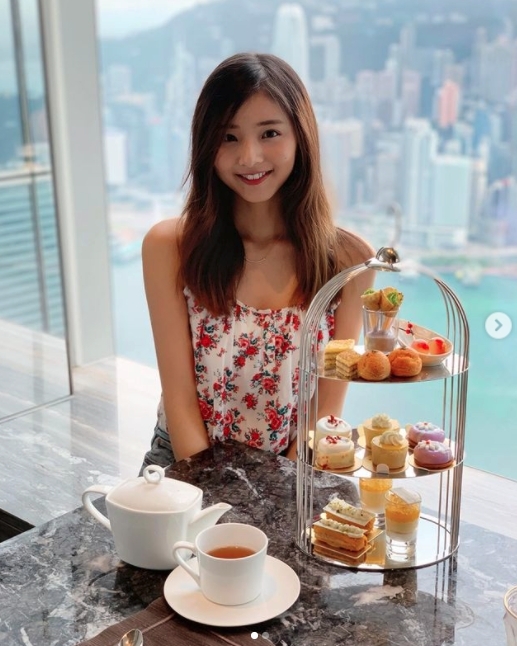 中大醫科女神|Karen 的 IG (@karenykc)也發佈過很多生活照,除了會行山郊遊,亦喜歡相約閏蜜吃下午茶