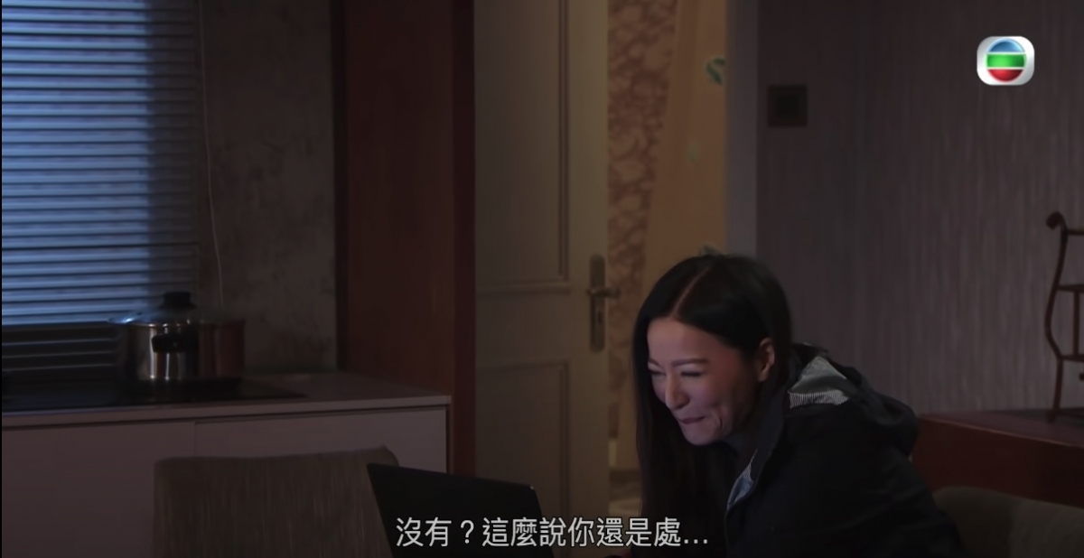 他更以沒有戀愛經驗，被節目主持被笑處男一幕更是大為相似～