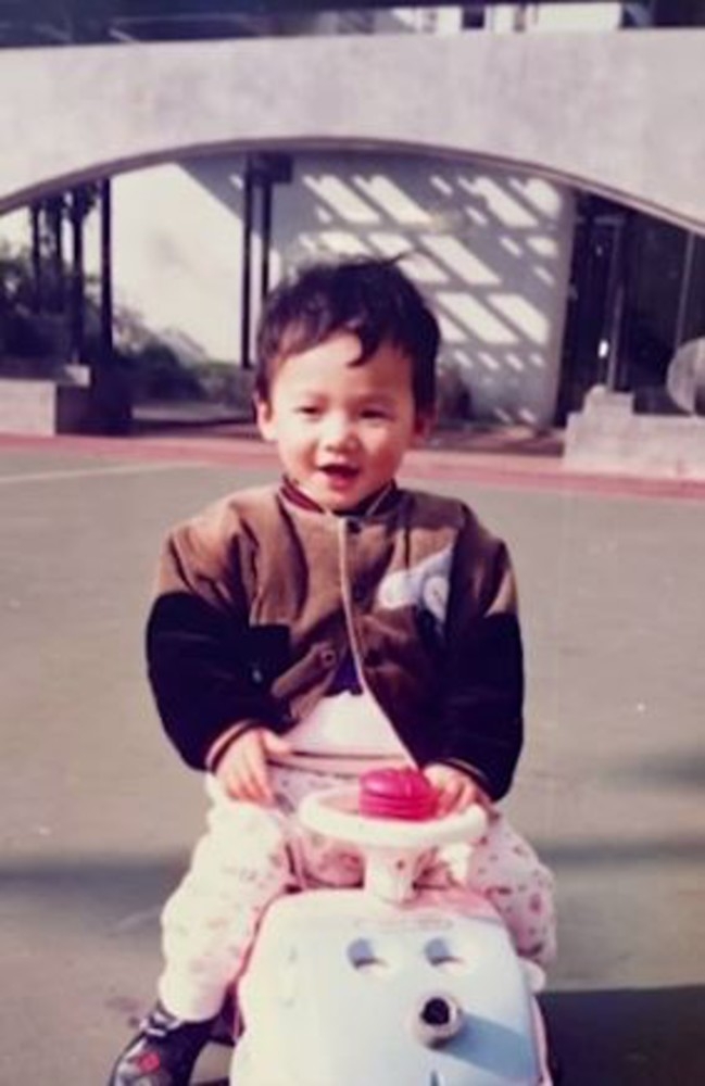 Mirror Stanley邱士縉的可愛童年照