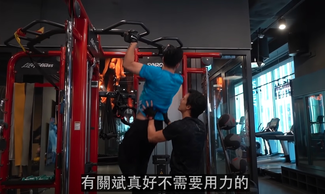 2年前Steven也曾與BOY'Z另一位成員關智斌Kenny操練,不過影片中的他就怨聲連連。