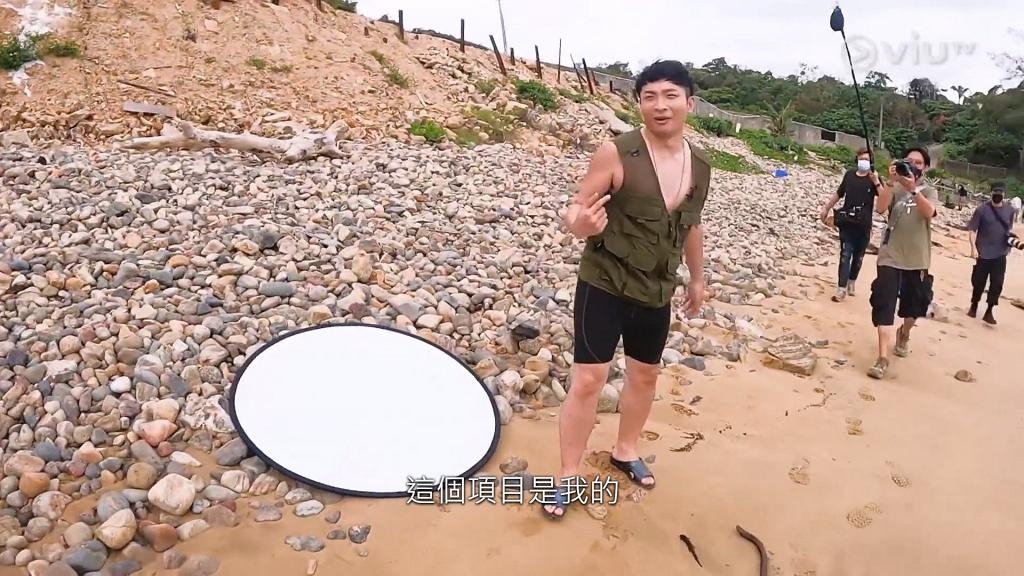 Liz是《最後一屆口罩小姐選舉》的入圍佳麗,以「肥妹」之名被選入「Dee哥Team」 五強, 身高170cm身材均稱,有著健康性感的形象。