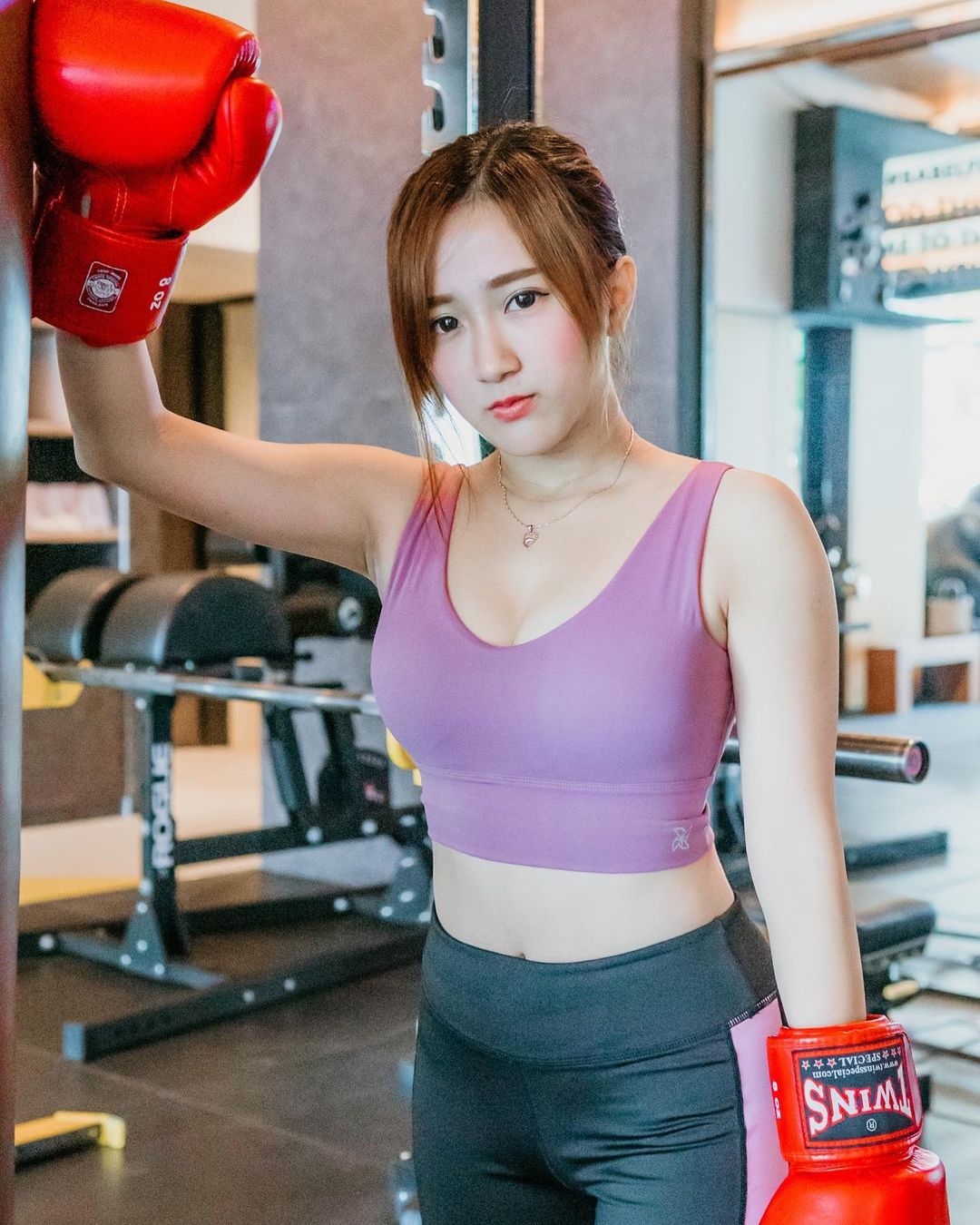 大馬KOL YBB瘋狂事蹟,賣假手袋:偷朋友身分證借財仔:挪用公款:偷前度帳號詐騙?