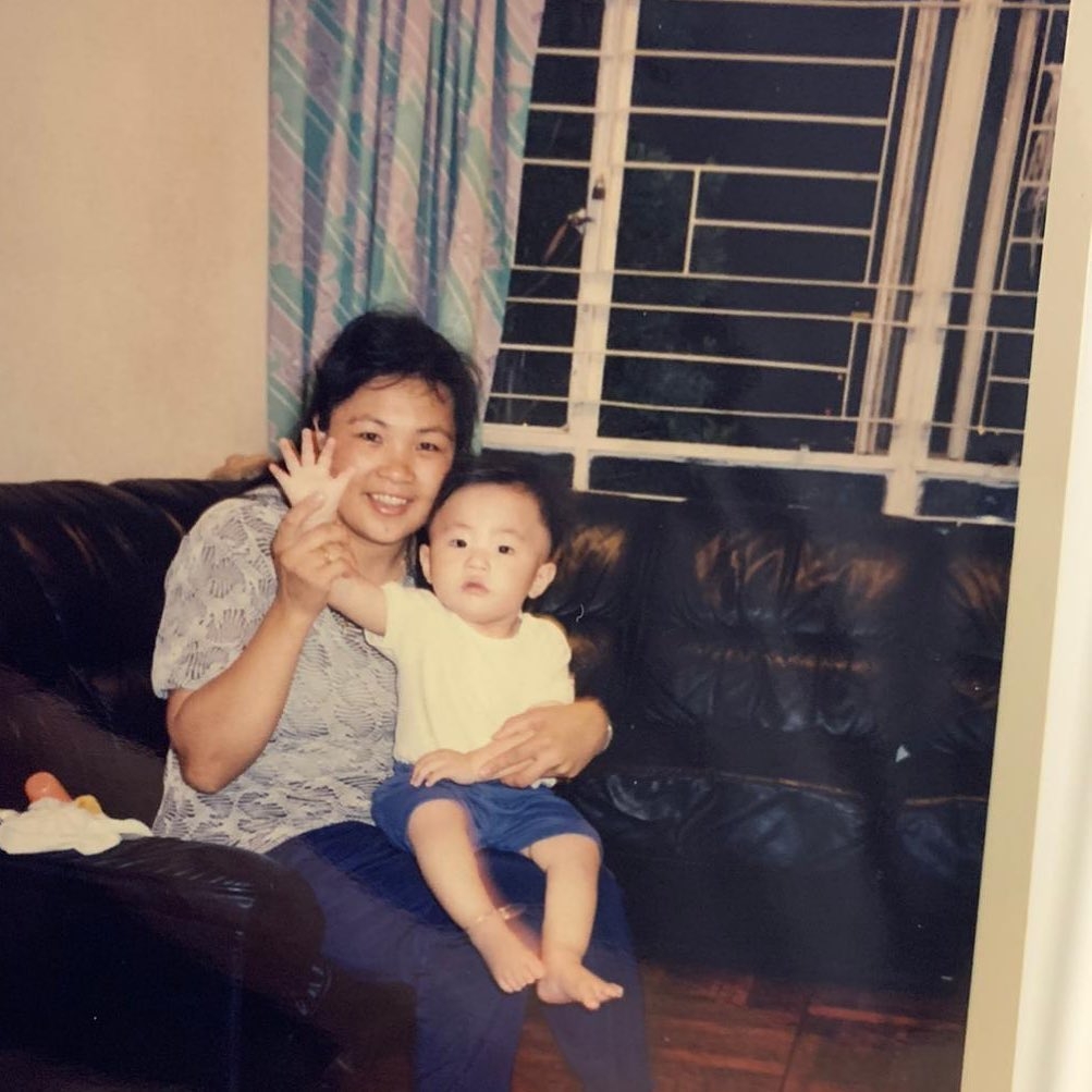 Mirror Ian陳卓賢現在是高瘦的大男孩，他小時侯原來也當過「肥仔」～看回他的童年照，其實還是肥得蠻可愛的！