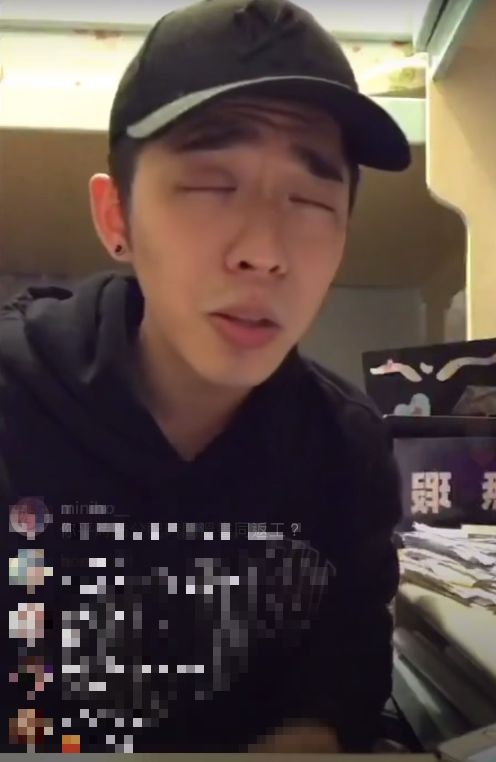 Mirror成員Jer柳應廷身型及臉型本身都有點肉肉的,Edan呂爵安就立即鼓起臉頰,唱歌時更搞笑反白眼。