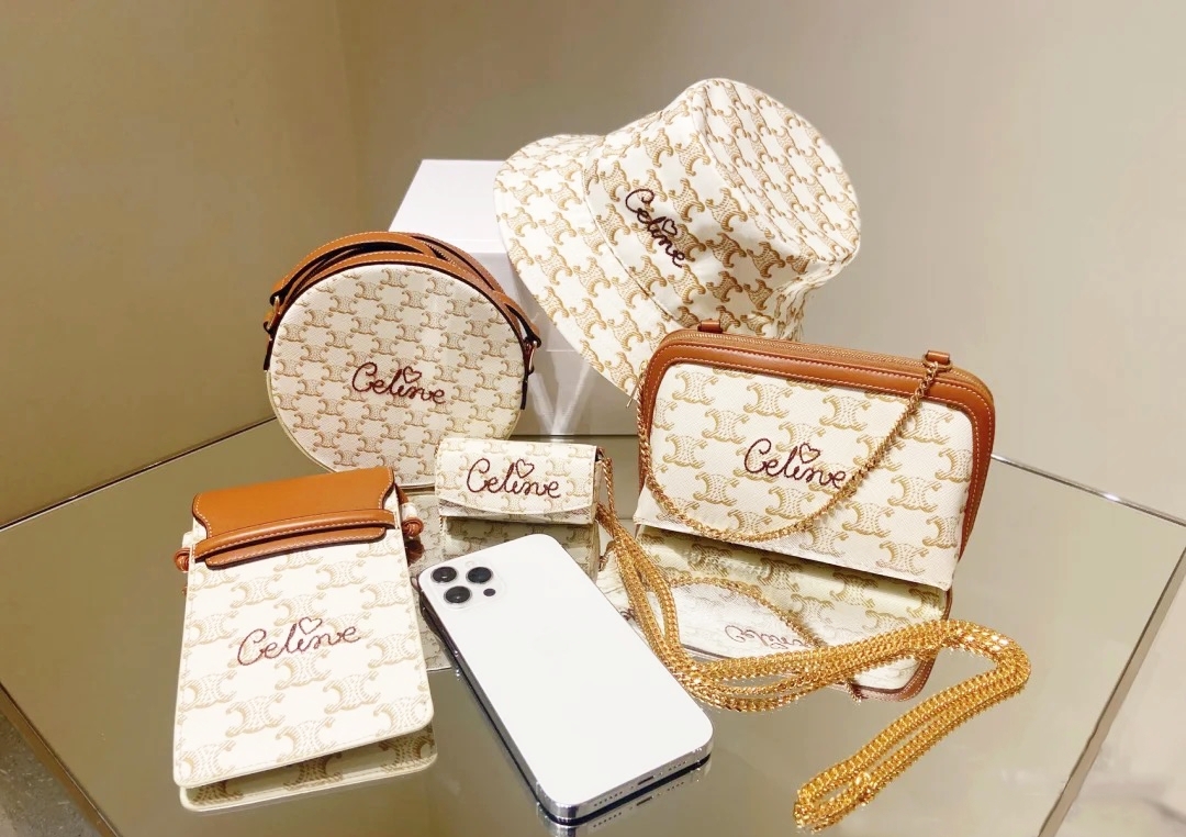 【CELINE手袋2021】520限定愛心刺繡款/奶油白色老花Triomphe Canvas手袋