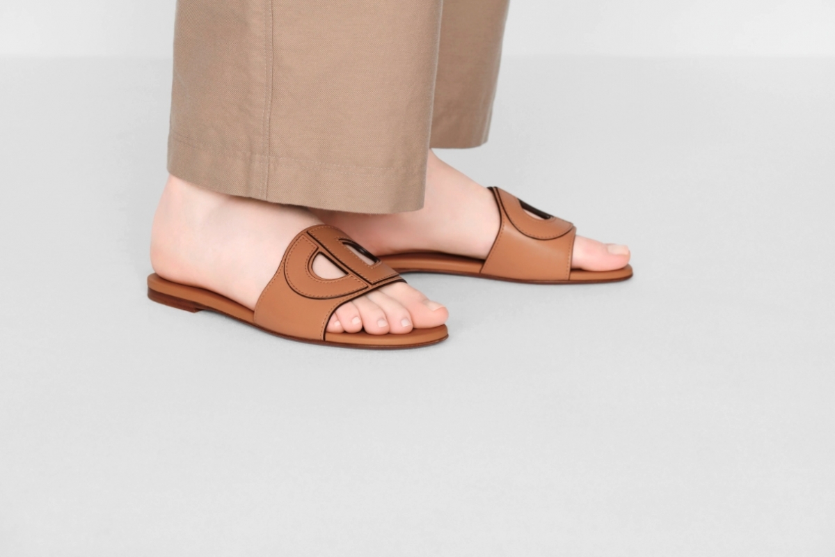 【名牌涼鞋2021】Dior 30 Montaigne拖鞋系列高貴優雅，裸粉溫柔百搭+金色DWAY高跟涼鞋極吸引！