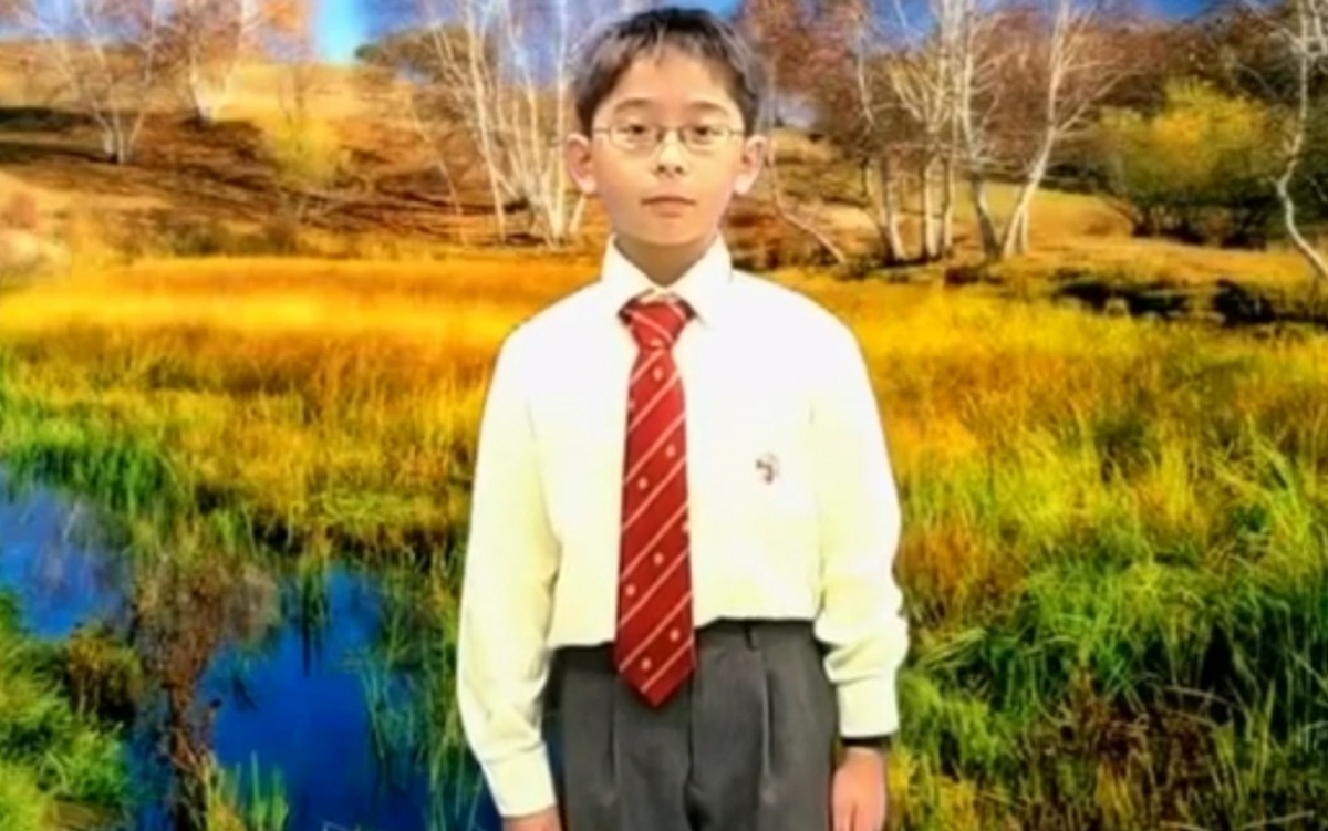 童年照的Mirror Edan呂爵安非常呆萌，姐姐們看到都想抱緊處理吧！