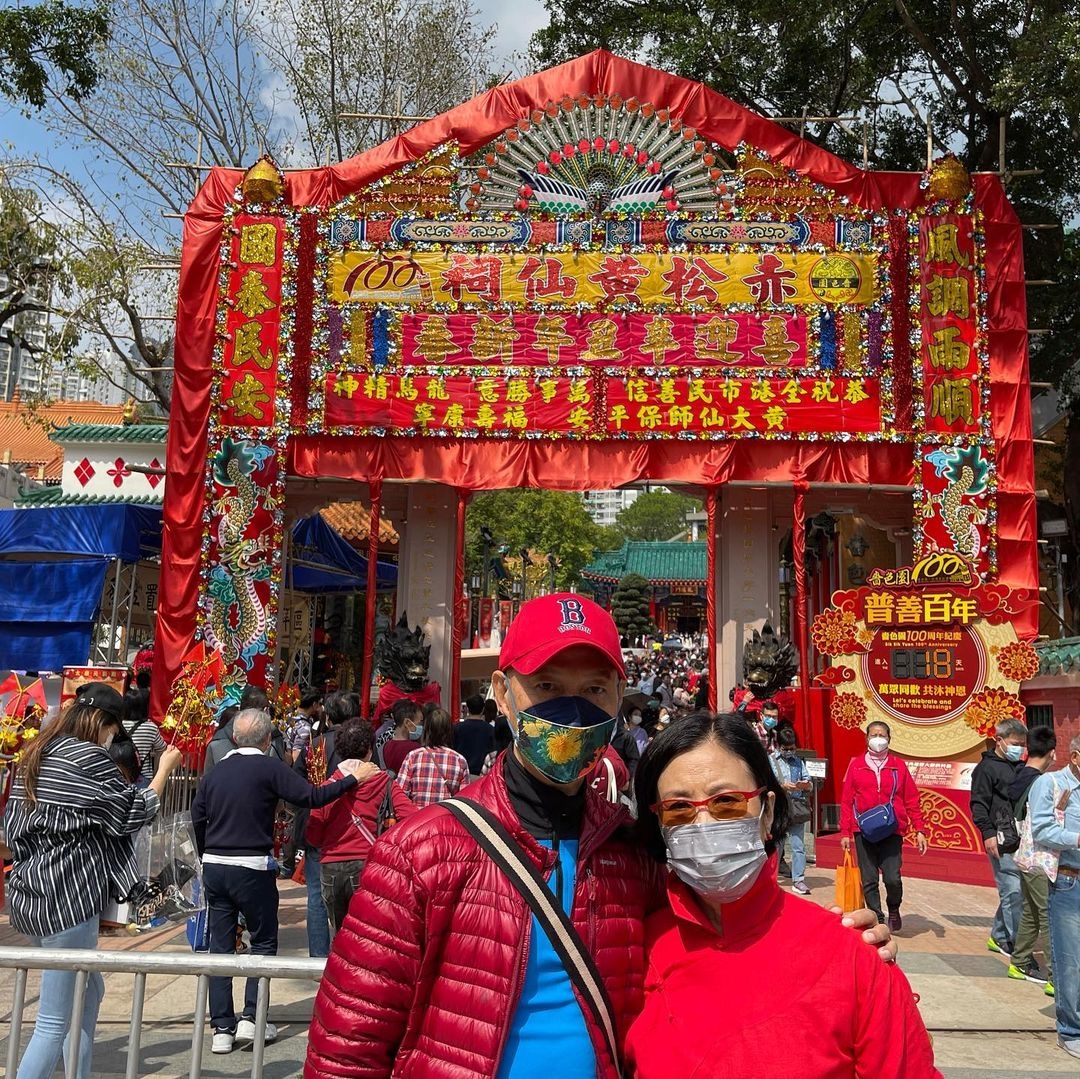 羅家英送花冧汪明荃賀結婚12週年,甜蜜示愛「太后520,英英」,60歲後成婚多年甘苦與共