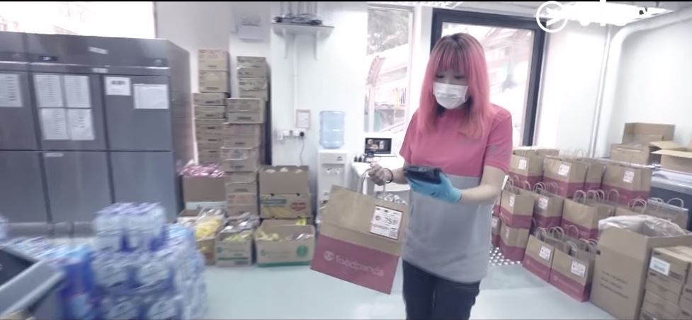 杜如風在《中女唔易做》當外賣速遞員,不單單是要送外賣,還要幫忙執貨,相當考驗體力的挑戰。