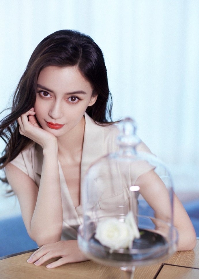 傳Angelababy不滿被後輩打臉+吐口水掀粉絲罵戰,與製作組鬧不和,退出中國版《RM》??