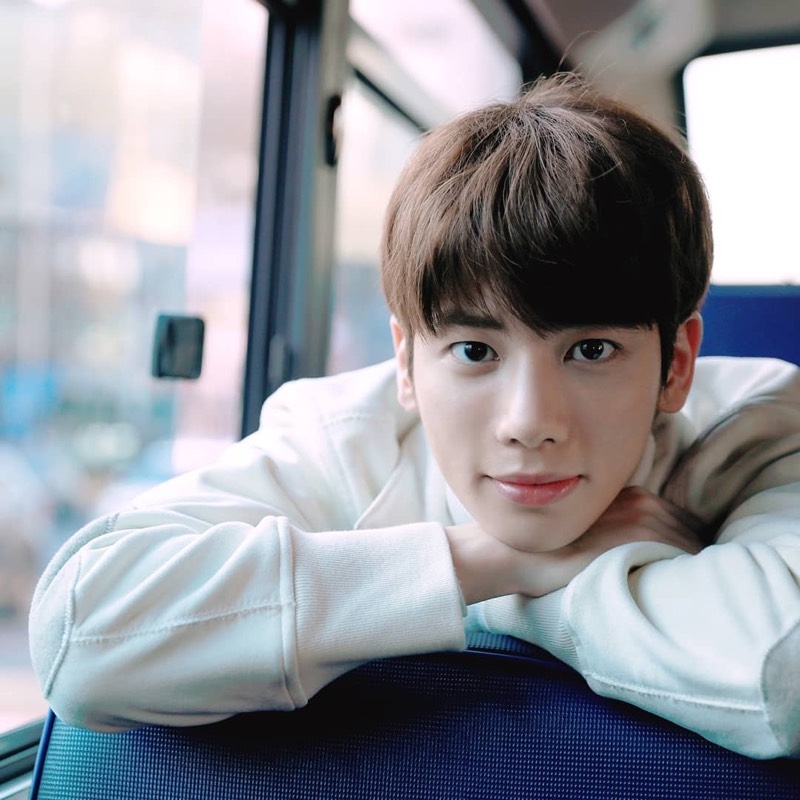 曾就讀翰林演藝藝術高中的男團TXT成員太顯更因為感到收費昂貴，而內疚的向家人驚呼