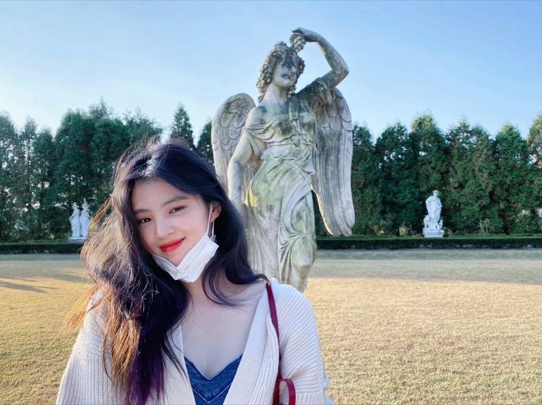 超強「三文治定妝法」打造控油、持久底妝,女星上台唱跳、高溫悶熱下依舊不脫妝的秘訣!