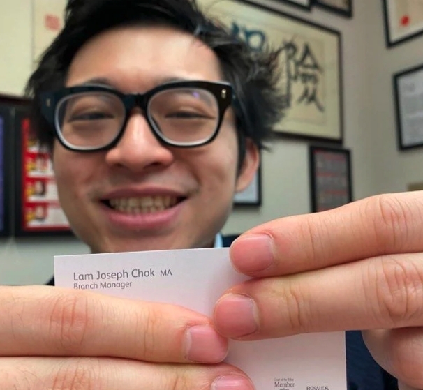 鍾培生仇家林作亦對於他的「培生培心」作出過評論,現職保險的他不忙為自己做公關,奉勸大家每個月若把$800投放到他的投資中