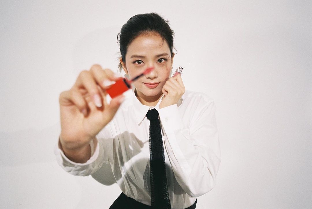 超強「三文治定妝法」打造控油、持久底妝,女星上台唱跳、高溫悶熱下依舊不脫妝的秘訣!