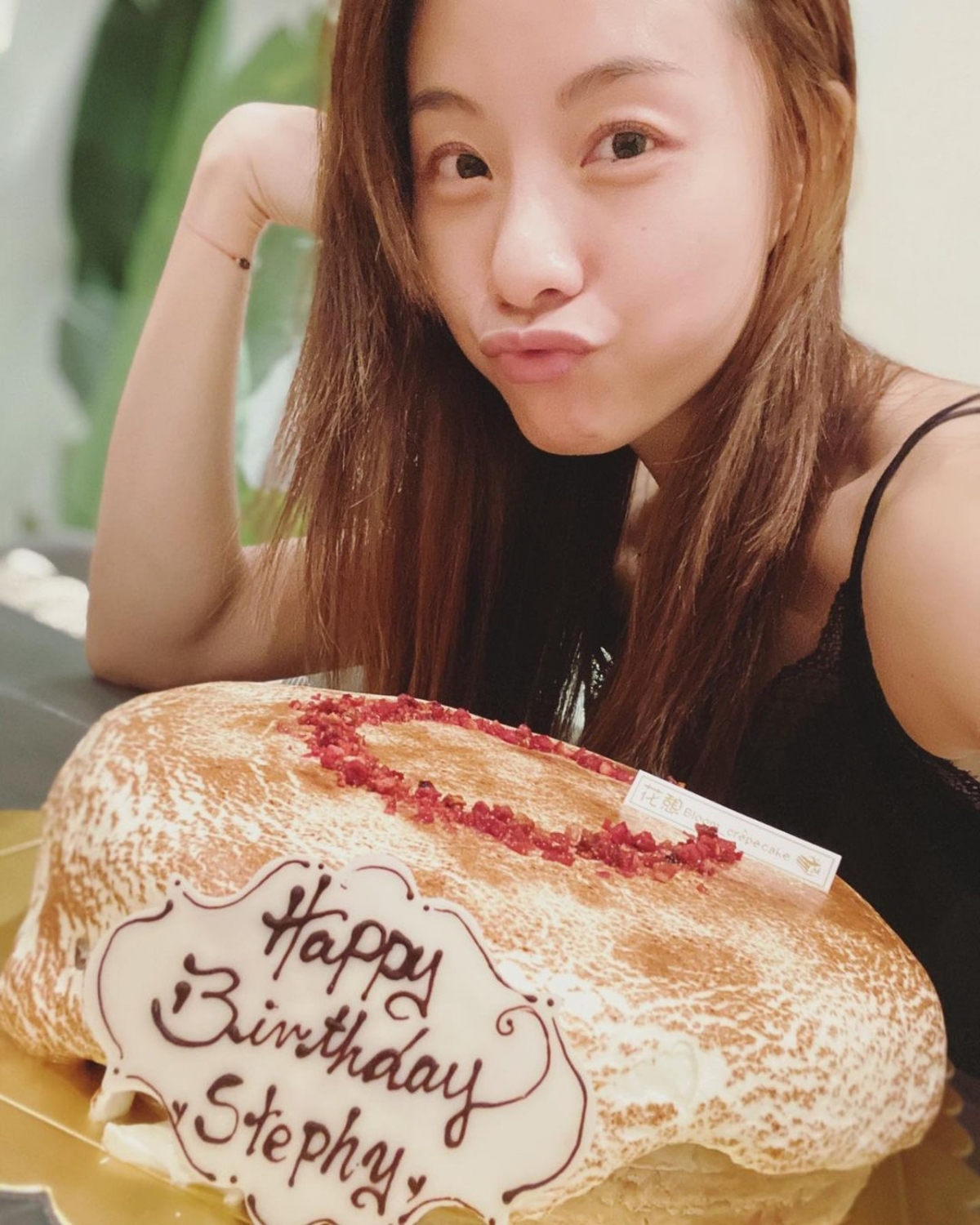 現年 37 歲的鄧麗欣(Stephy)多年來都保養得宜,看起來依然像 20 多歲的女生~