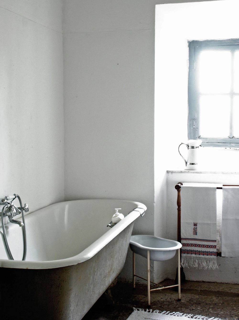 伯爵千金揭「悲慘貴族生活」,住10萬尺古堡竟嗌慘?連唔到Wifi、執屋要用3日?