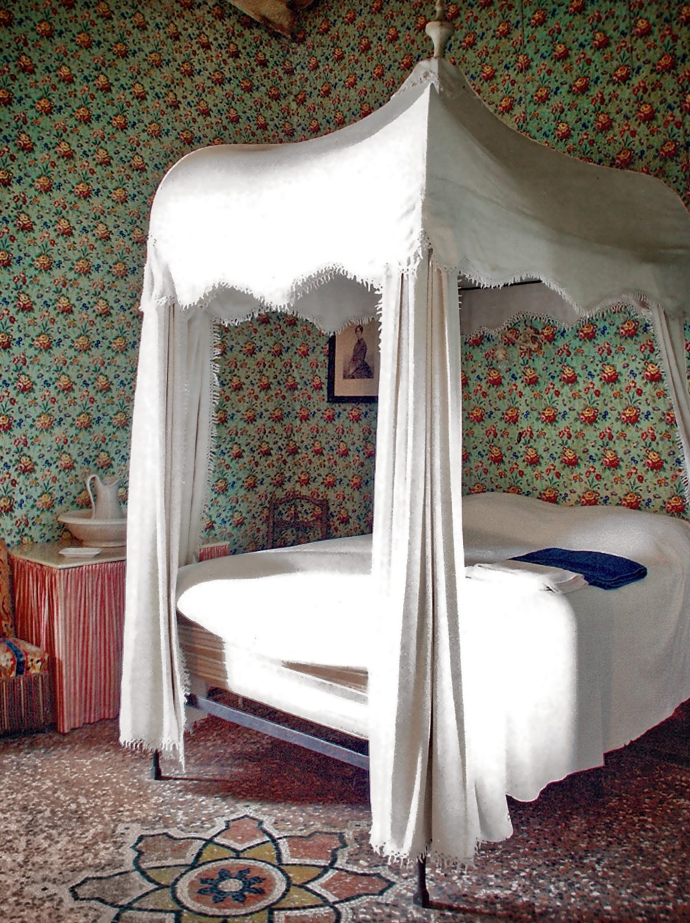 伯爵千金揭「悲慘貴族生活」,住10萬尺古堡竟嗌慘?連唔到Wifi、執屋要用3日?