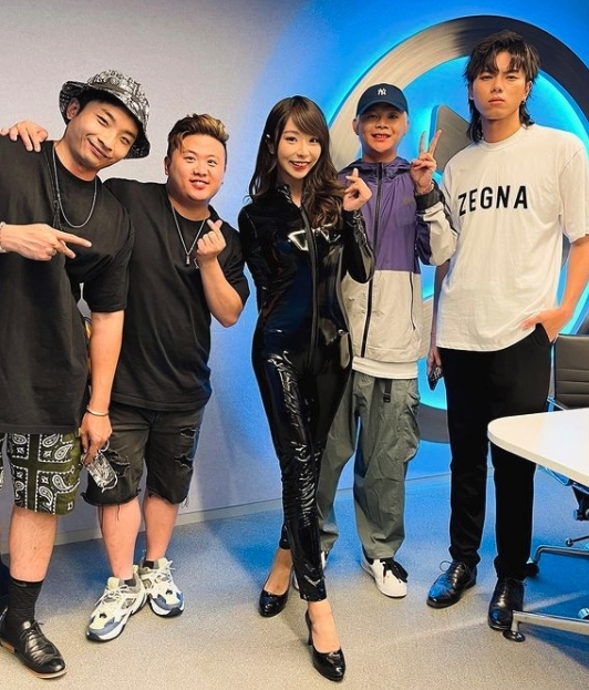 《ERROR自肥企画》節目成功出位的性感女神ZOE蘇小小,自出演後就被宅男們熱切關注。不過同時她亦被網民翻出黑歷史