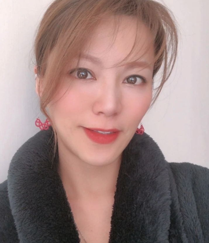 ViuTV中女唔易做｜康子妮性格好，有女人味且具氣質，即使多人追都不足為奇，有網民力撐康子妮條件不差