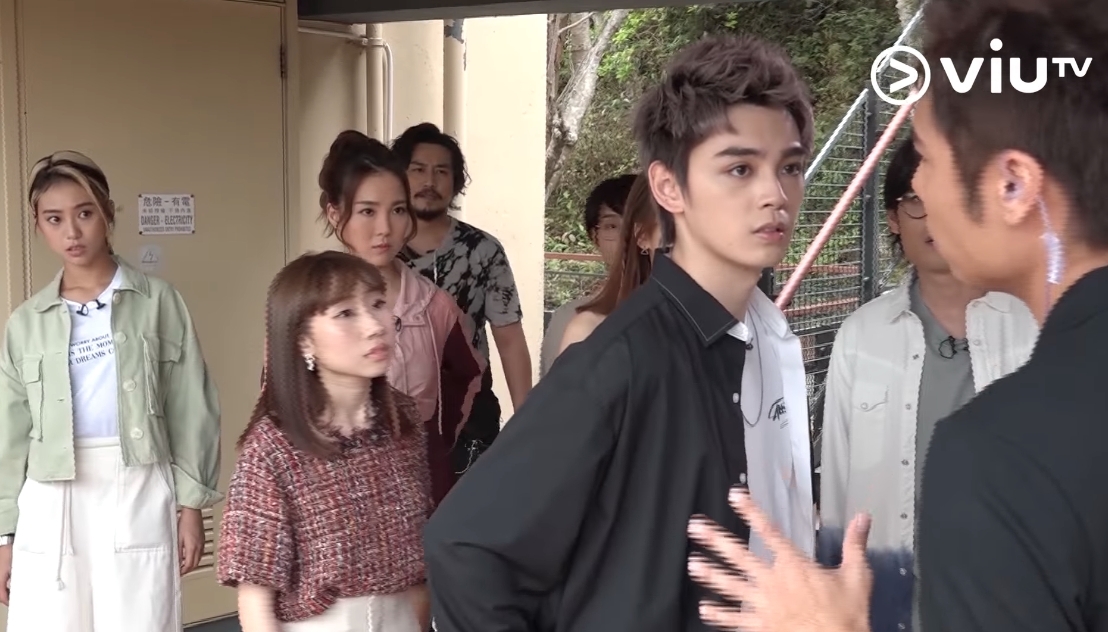 不過節目也著重主持們的演技,所以也找來較有演藝經驗的談善言、黃溢濠、鄧麗英、易健兒和張建聲等人,涉獵歌影視甚至Youtube的人馬