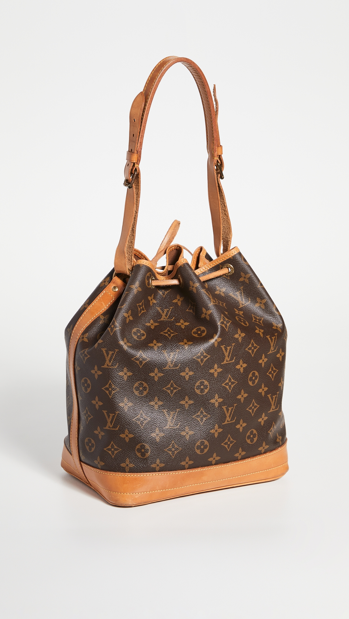 【名牌手袋2021】6款歷久不衰又百搭的「水桶袋」！最平5,400就能入手，網購LV/Loewe/YSL矚目款