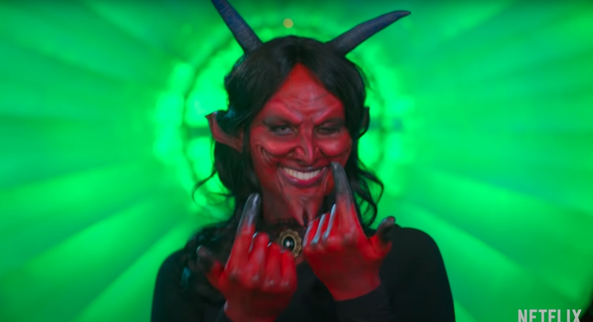 而另外只化上特技妝容性感的魔鬼、樣貌可愛的熊貓就被指是有較好的待遇