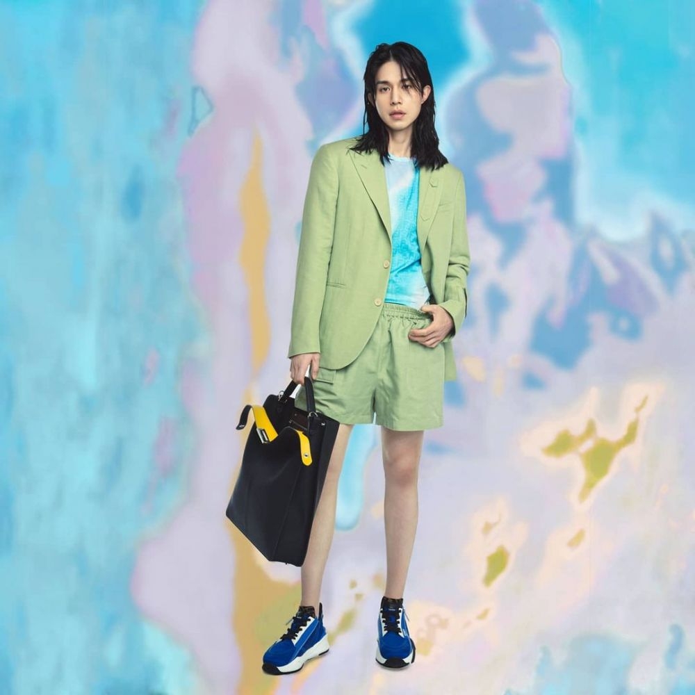 雖然李棟旭的五官精緻,換成女裝樣貌依然也絕美!不過他的一身裝扮就被網民吐槽,指這一身簡直是時尚災難