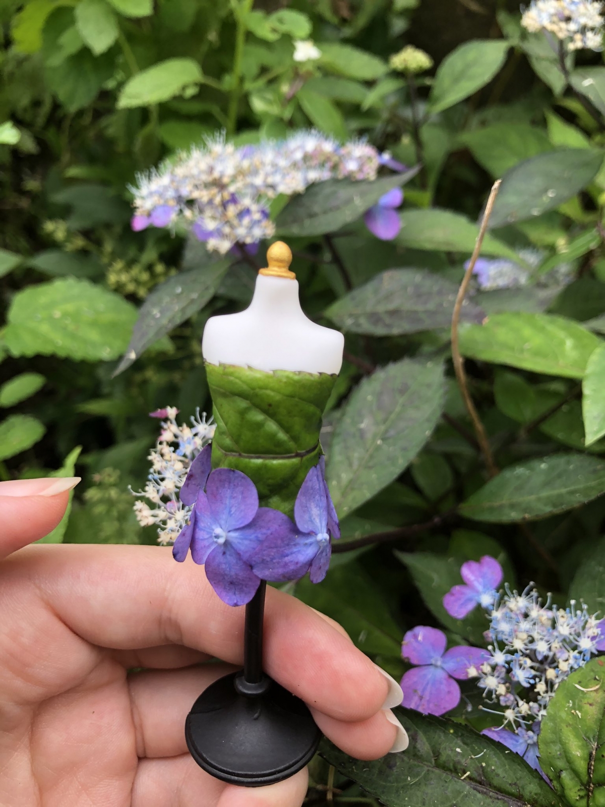 樹葉造成的禮服裙子,根本就是迪士尼《小飛俠》裏面的Tinker Bell身穿的那一條