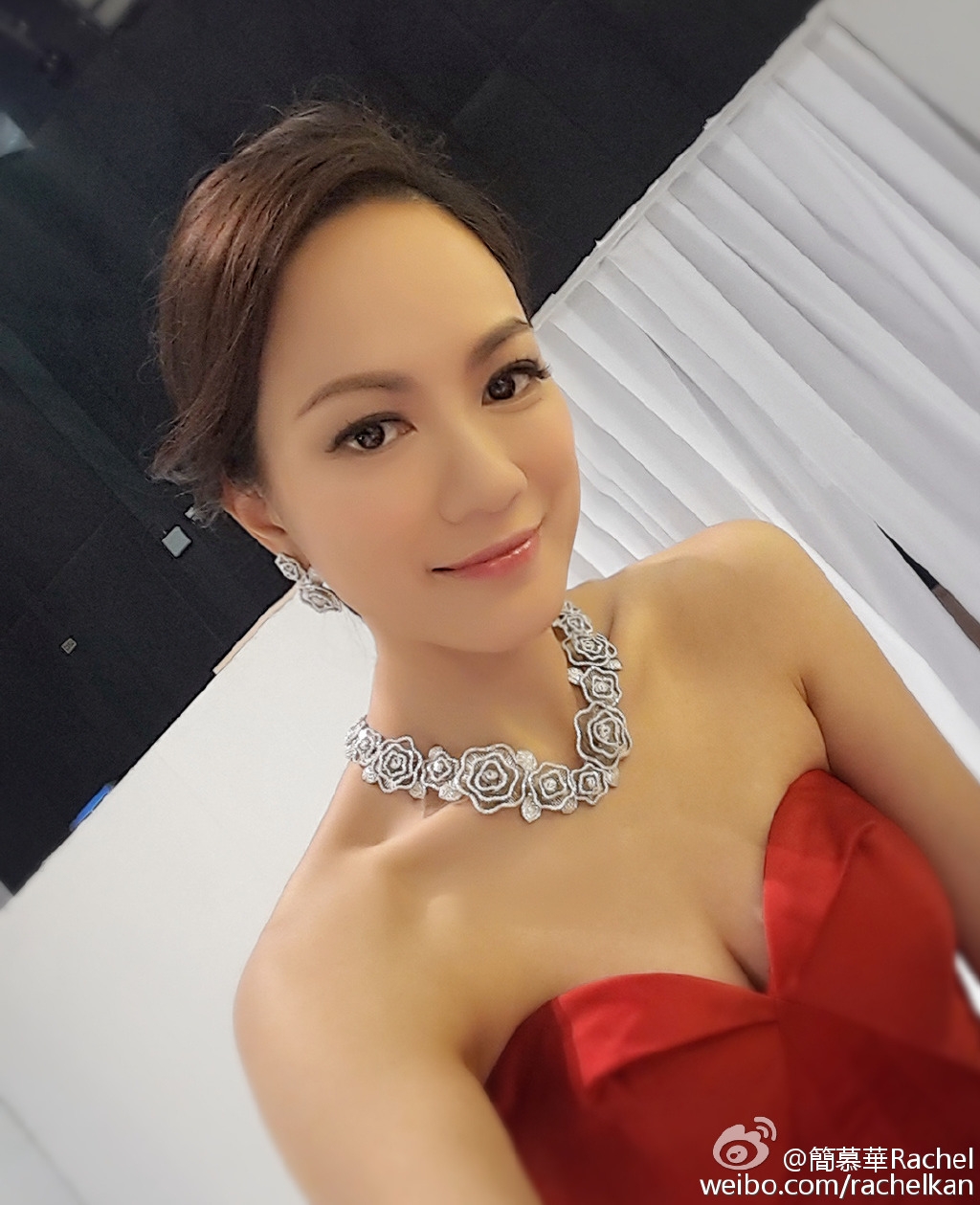 大叔的愛|簡慕華也可以選擇當老師、做大學科學研究,但是因為貪玩個性而決定參加《2000年香港小姐競選》