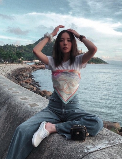 最常出現的日常手袋也是Chanel,無論旅遊還是行山也會拿著。