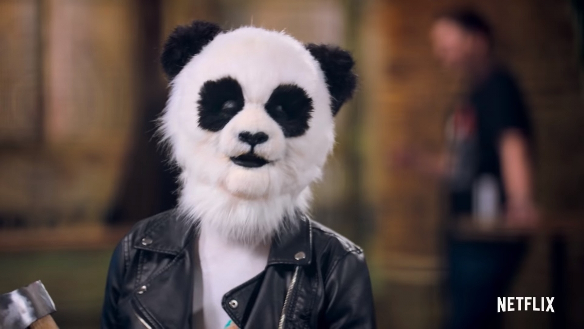 而另外只化上特技妝容性感的魔鬼、樣貌可愛的熊貓就被指是有較好的待遇