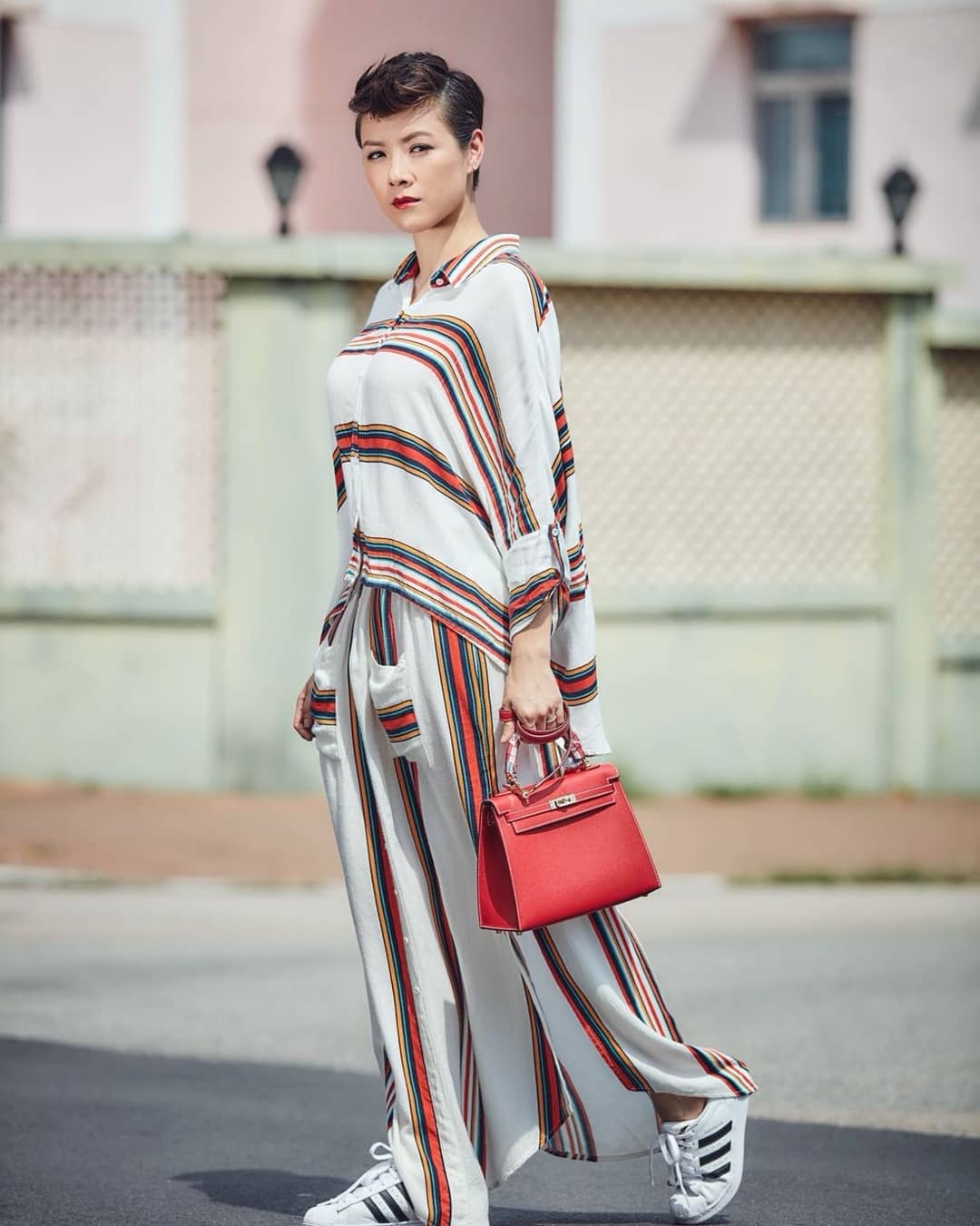 陳豪在老婆陳茵媺陀大仔時,亦曾經送過紅色 Hermès Kelly 手袋給她作為小獎勵