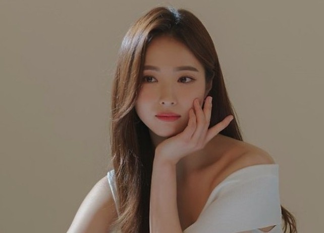 她的樣貌也有點似演員申世景和宋慧喬,指她是3人的混合體,既然3位也是絕世大美人,這個稱號對車珠英來說絕對是讚美啊