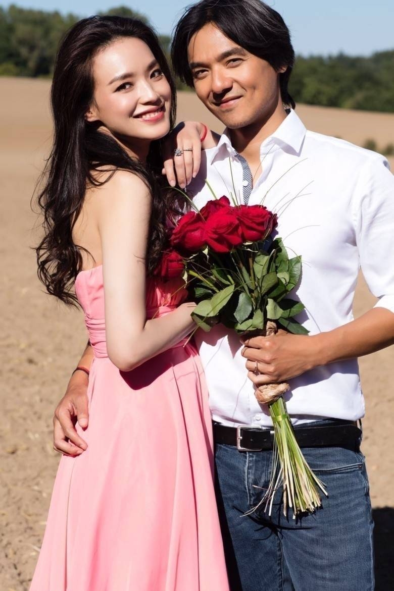 馮德倫的溫柔感動了舒淇,宣佈婚訊時直言:「我毫無反顧地娶她了,是的,我們決定相互纏一輩子。」舒淇後來也透露自己:「遇到了一個特別好的婆家。