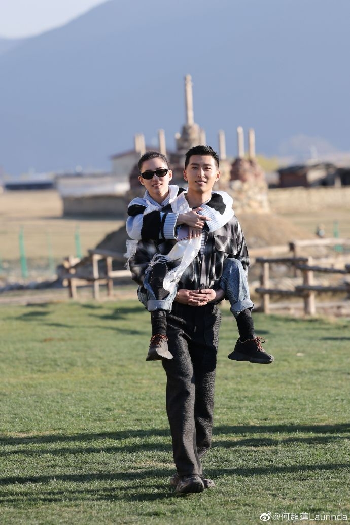 何超蓮開濾鏡超驚嚇大變臉,女神級靚樣消失嚇窒網民