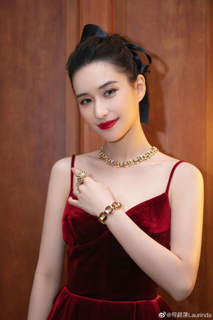 何超蓮開濾鏡超驚嚇大變臉,女神級靚樣消失嚇窒網民