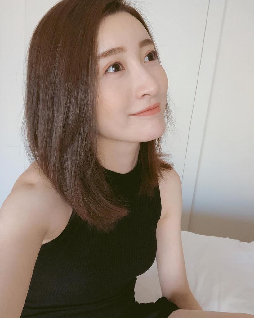 林夏薇近日的照片,的確形象氣質大變。特別是她的自拍照走樸素風不添脂粉,加上美顏濾鏡