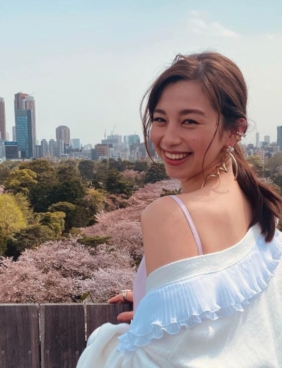 近日網上流傳了「身體腮紅」,不少00後女生都爭相模仿跟風,特別是日系妹子越有韻味