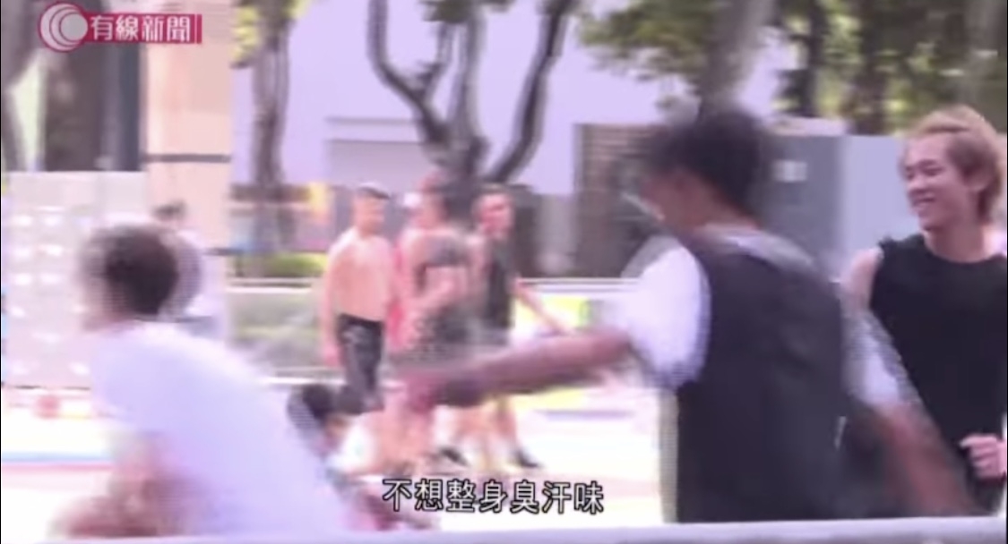 新聞中的「運動型姜B」和台上耍酷的姜濤形象很不同,意外曝光了他生活的另一面,卻令粉絲和觀眾都十分驚訝