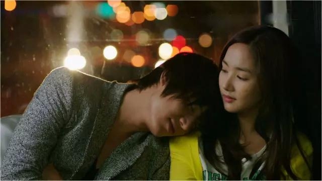 男方往往最受困擾的就是熱戀期後,和女友要求的聯絡見面次數達不到共識,而感到不悅備受限制而分手