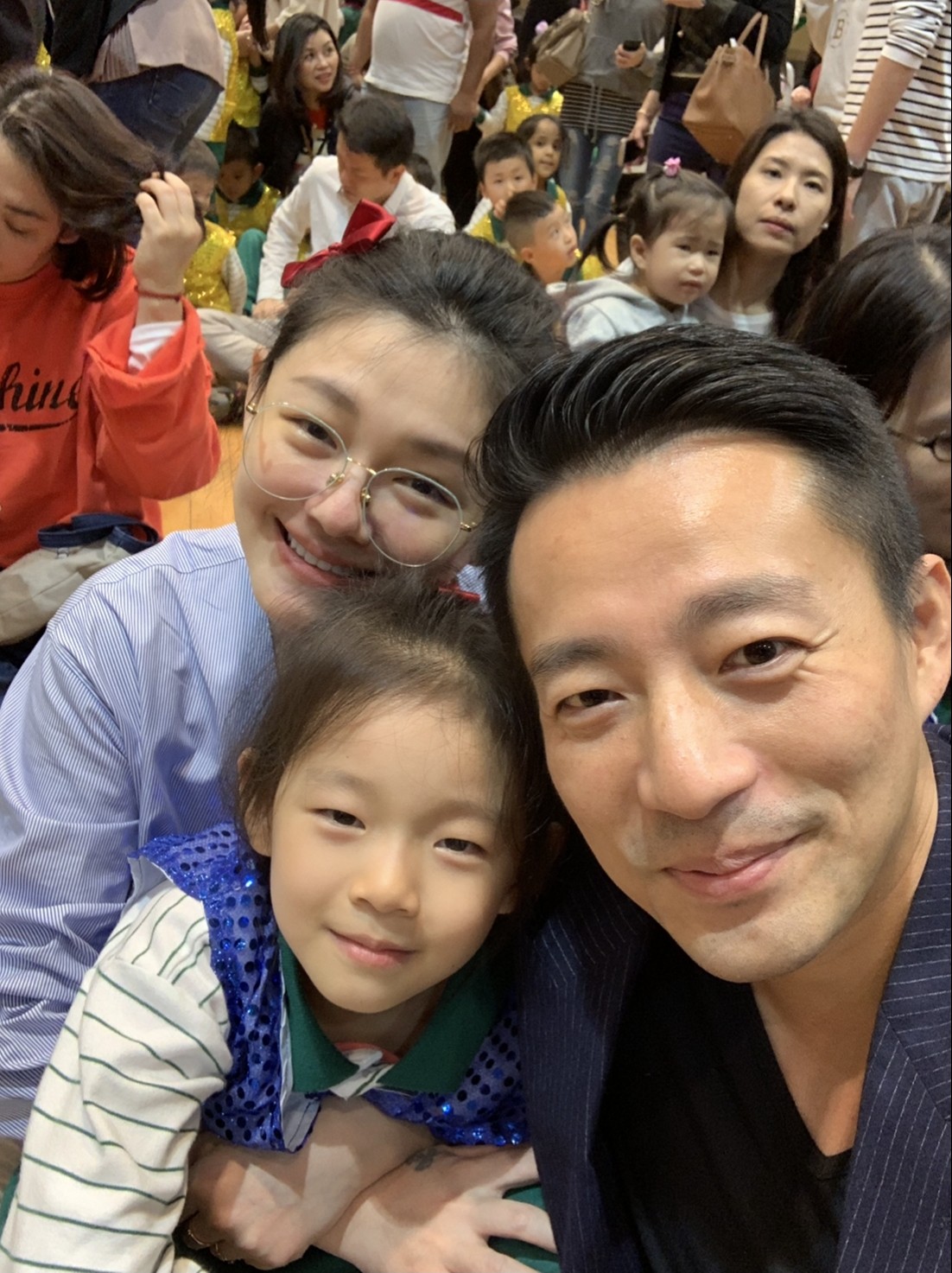 大S在自己的美容書中更曾經說過，為了好好保護自己的秀髮，不但不許別人搭膊頭，而且就連安全帶也不可以碰到她的一絲秀髮！