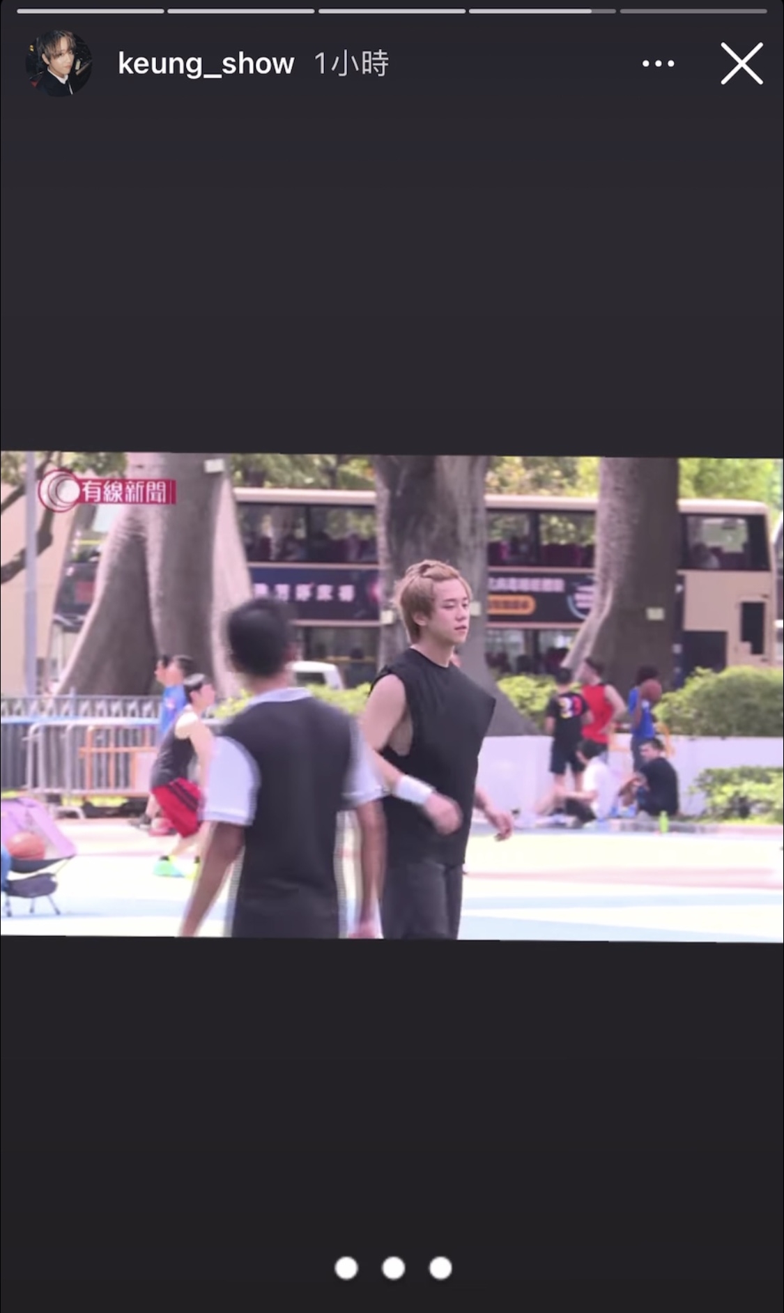 主播在字句行間更加插了MIRROR歌曲《IGNITED》中最洗腦的一句「焫焫焫焫焫焫着」來形容夏日的炎熱。