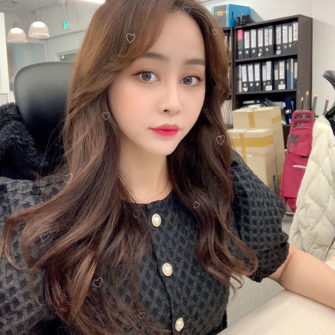 ViuTV造美人|8年後的許藝恩受到節目組的訪問時,她也毫不介意談及自己整容後的轉化