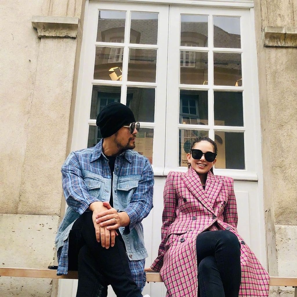 有「周董」之稱的周杰倫,從歌影視三棲的藝人,化身為投資餐飲業、時裝潮牌、房地產的老闆,就曾經在2014年的演唱會豪氣地說過:「CD聽就好,不用買,我不靠這個賺錢!」