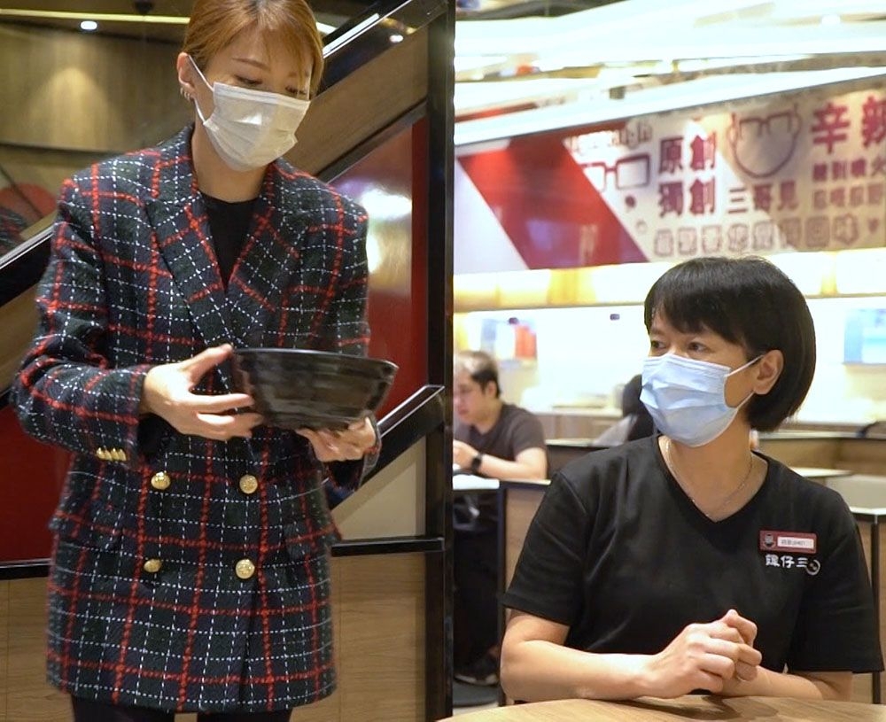 ViuTV中女唔易做｜康子妮早前擔任《中女唔易做》的其中一位嘉賓，首次嘗試挑戰當「譚仔姐姐」